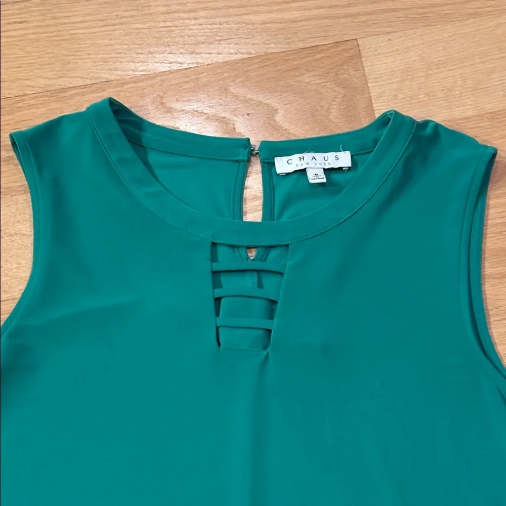 CHAUS med sleeveless blouse w/front cut out design, rear button and V bottom - Picture 3 of 5